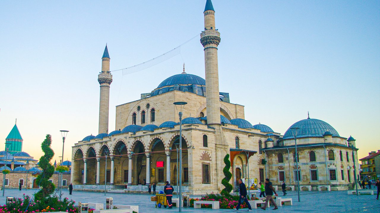 Konya’da Ailece Manevi Bir Sabah: “Ailemle Sabah Namazındayım” Etkinliği Selimiye Camii’nde!