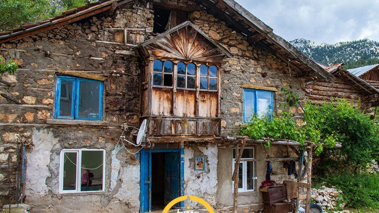 Konya'nın saklı mirası: Derebucak Pınarbaşı’ndaki doğal klimalı çantı evler zamana direniyor!