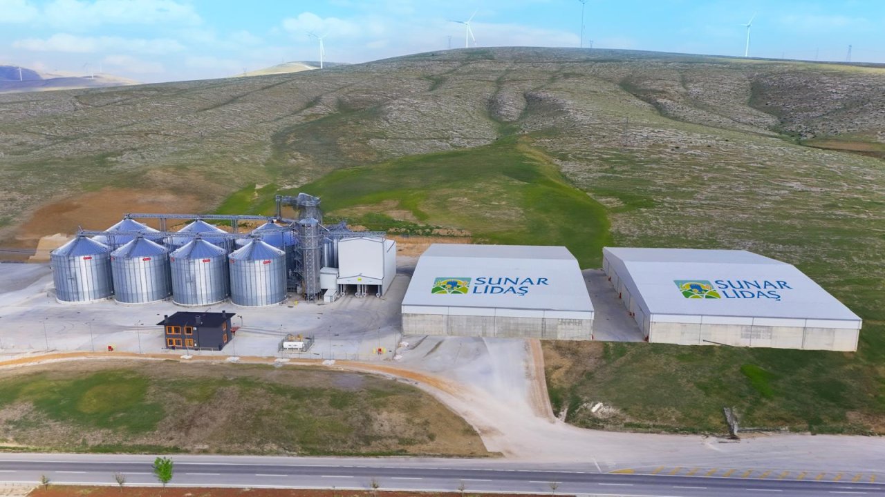 Sunar Yatırım, 2025 hasat sezonunun ilk arpa ve buğdayını deposuna aldı; “Üreticinin emeği Sunar güvencesiyle emin ellerde”