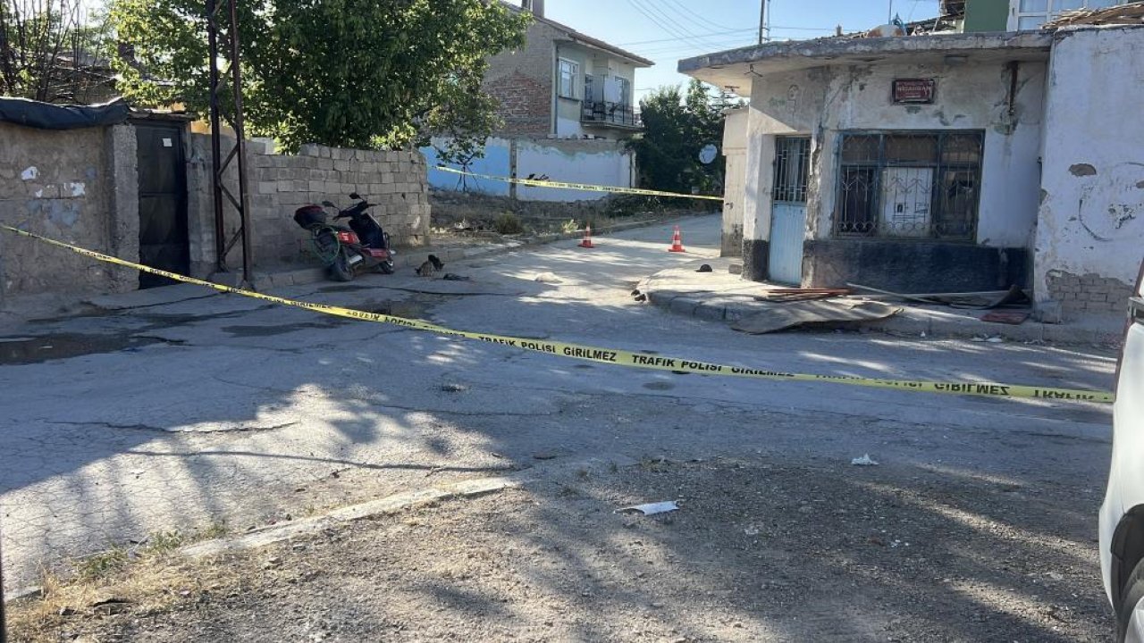 Konya'da acı kaza: Motosikletiyle kaldırımdaki ahşap plakaya çarpan sürücü hayatını kaybetti