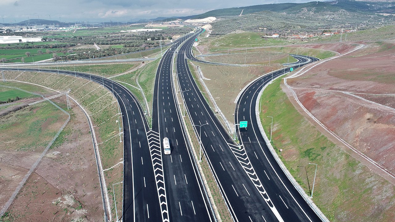 Türkiye genelinde devam eden yol ve otoyol çalışmaları