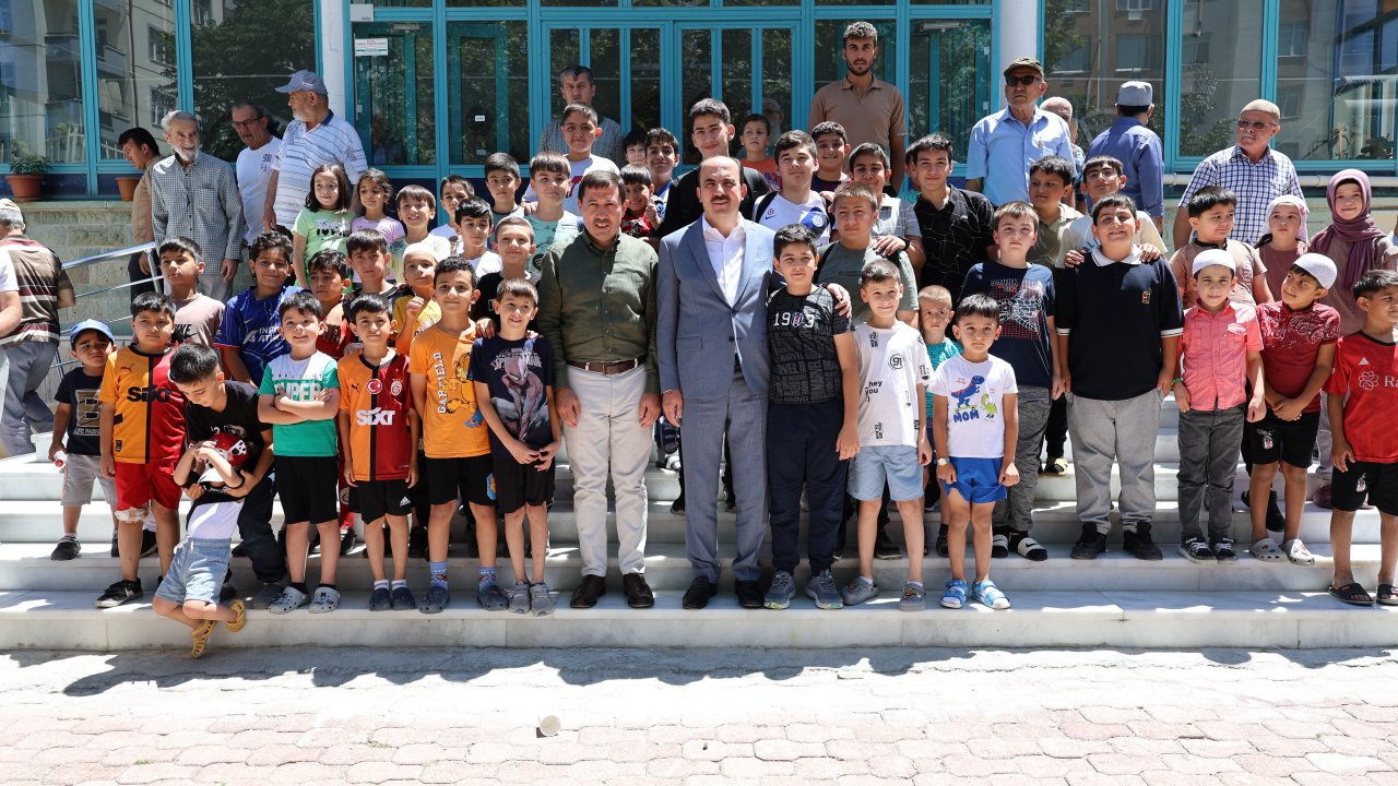 Belediye Başkanları Uğur İbrahim Altay ve Hasan Kılca Kur'an öğrenen çocukların heyecanına ortak oldu