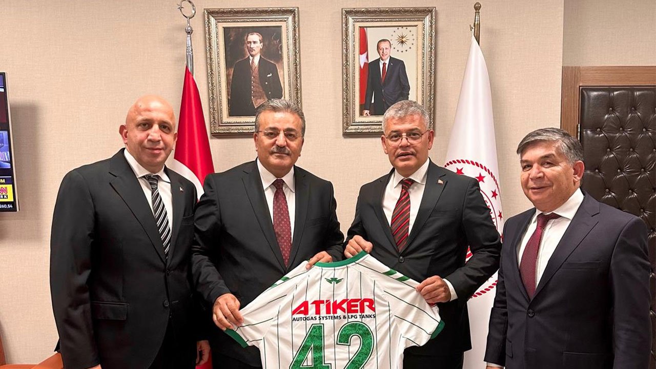 Konyaspor Yönetimi'nden Çalışma ve Sosyal Güvenlik Bakan Yardımcısı Faruk Özçelik'e ziyaret