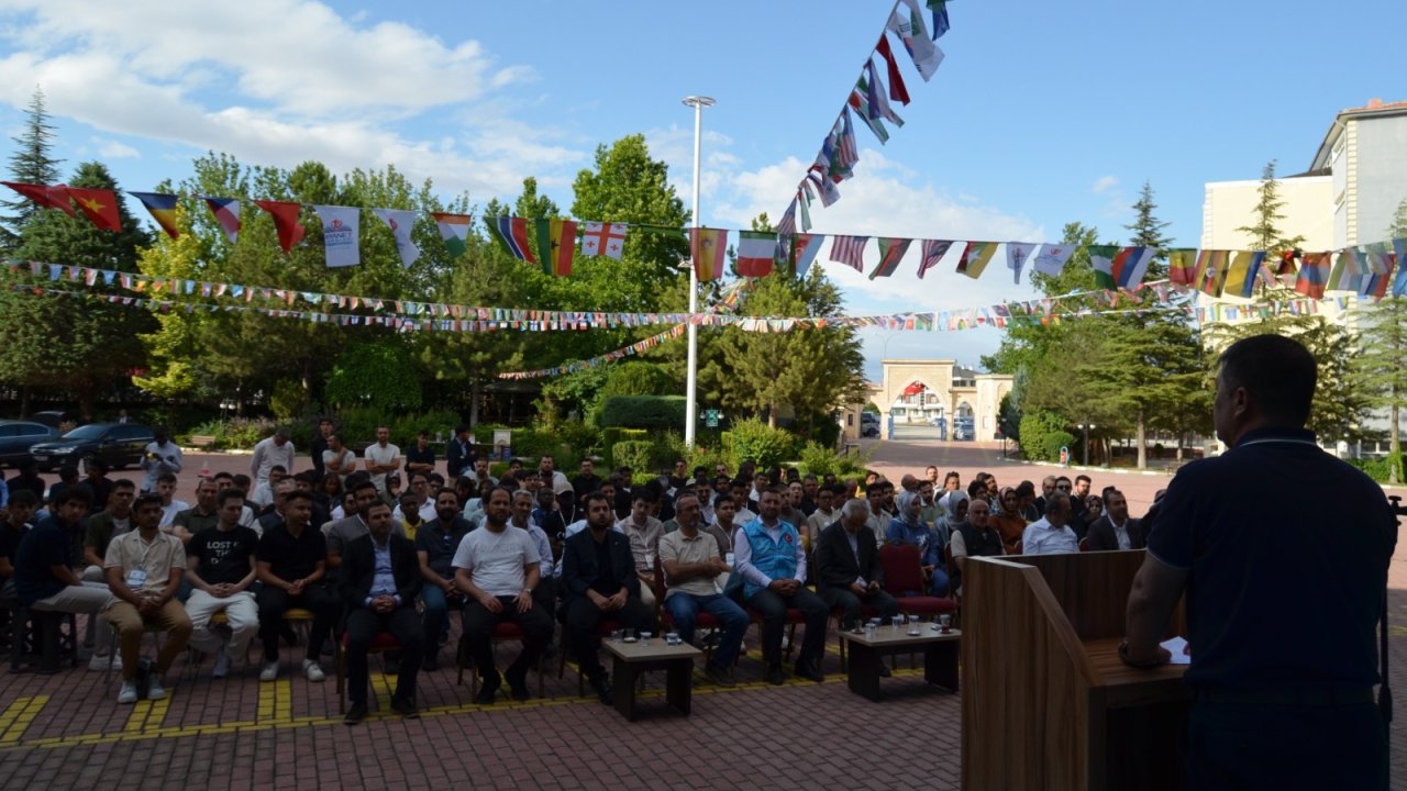 Mevlana Anadolu İmam Hatip Lisesi’nin dünya coğrafyasından ilk mezunları Konya’da buluştu