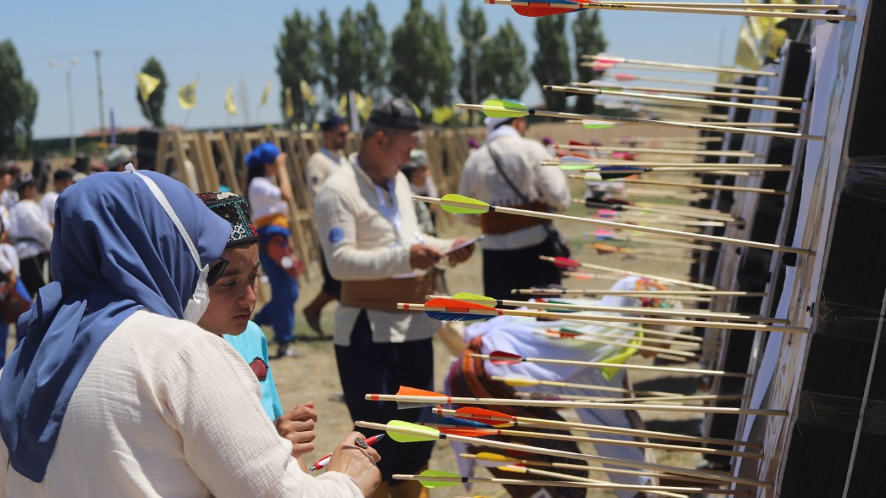 Konyalılar geleneksel sporun kalbinde: Ok meydanında sessiz mücadele