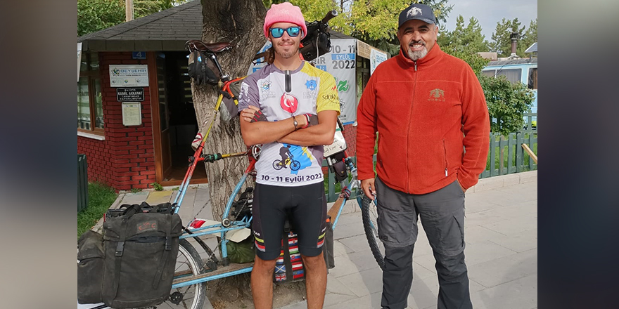 Bisikletiyle dünya turuna çıkan İtalyan gezgin Beyşehir'e geldi
