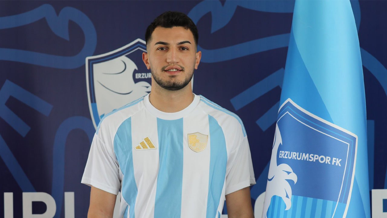 Konyasporlu genç oyuncu Adem Eren Erzurumspor'a imzayı attı