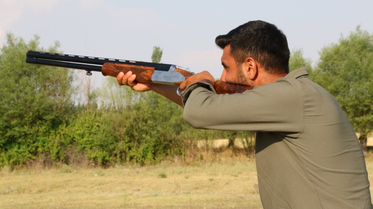 Akşehir'de Nişanlar Alındı, Alkışlar Toplandı