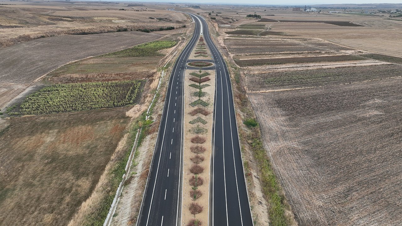 Ulaşımda yaz mesaisi: 9 farklı noktada yoğun yol bakım ve yenileme çalışması başladı