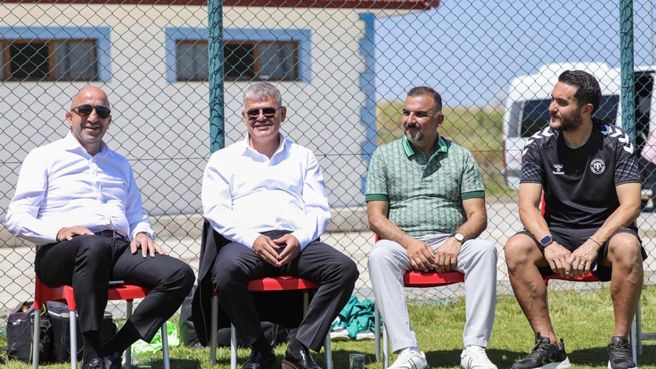 Konyaspor Yönetimi Erzurum'da takımını yalnız bırakmadı