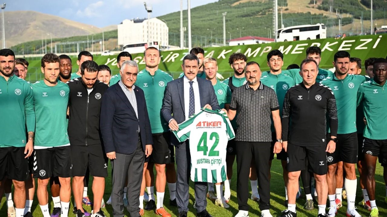 Erzurum Valisi Mustafa Çiftçi Konyaspor antrenmanını takip etti