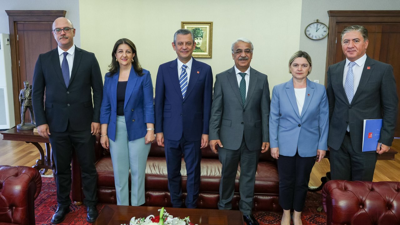CHP Genel Başkanı Özgür Özel DEM heyetini kabul etti