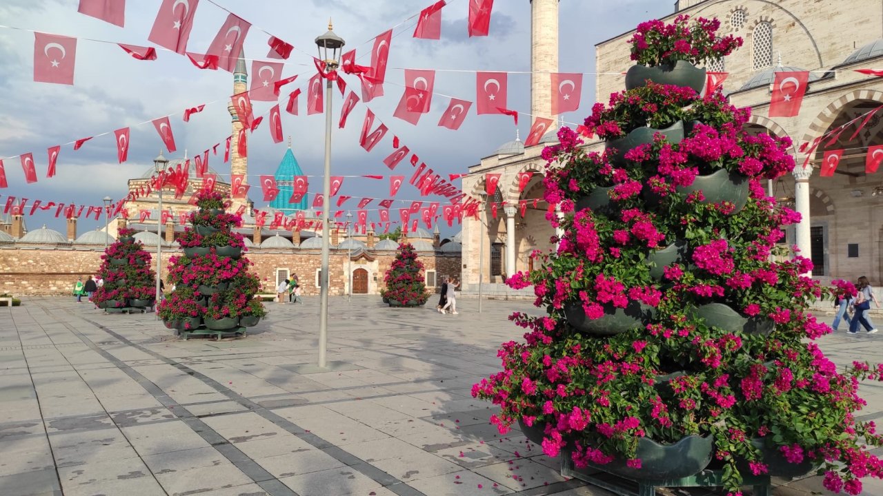 Mevlana Meydanı’nda görsel şölen