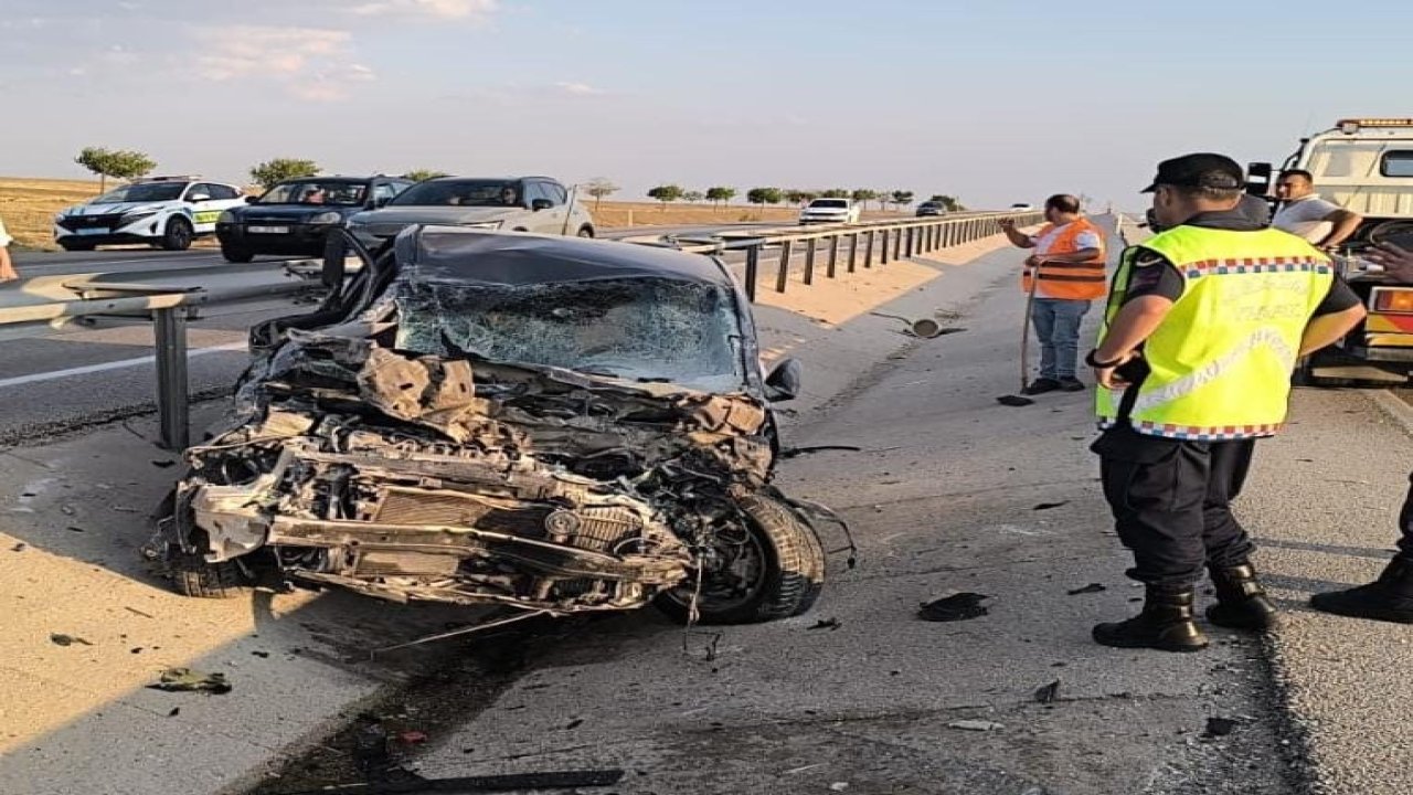 Konya'da kontrolden çıkan otomobil bariyerlere çarptı: 1 yaralı