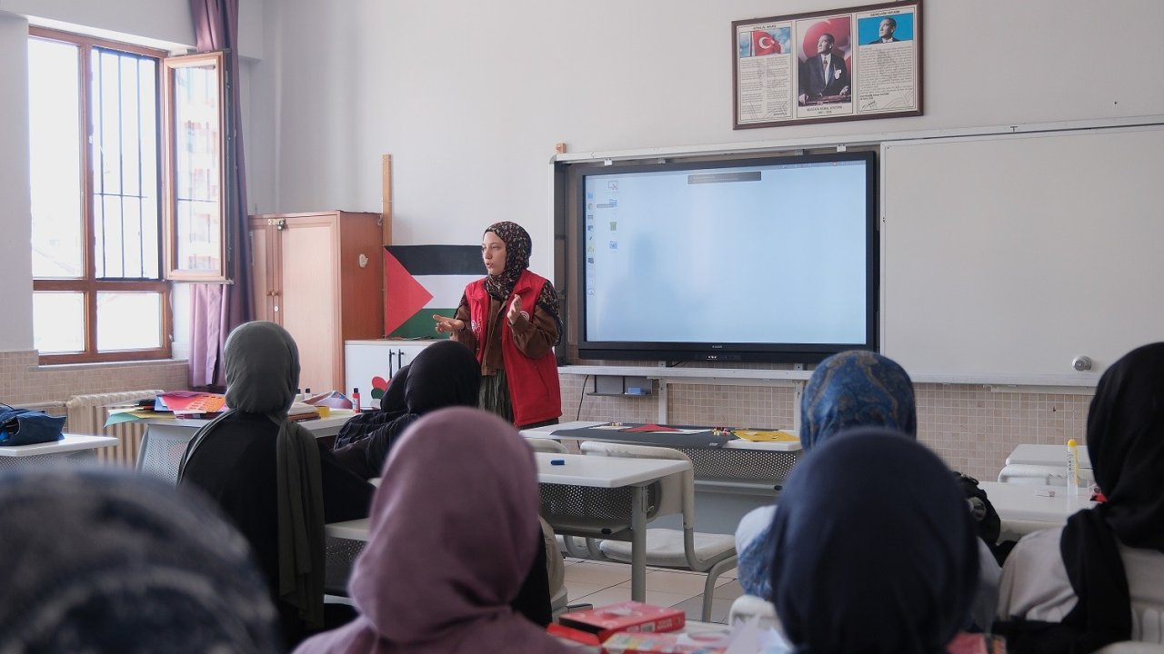 Karatay Belediyesi yaz okulu ile gençler geleceğe hazırlanıyor