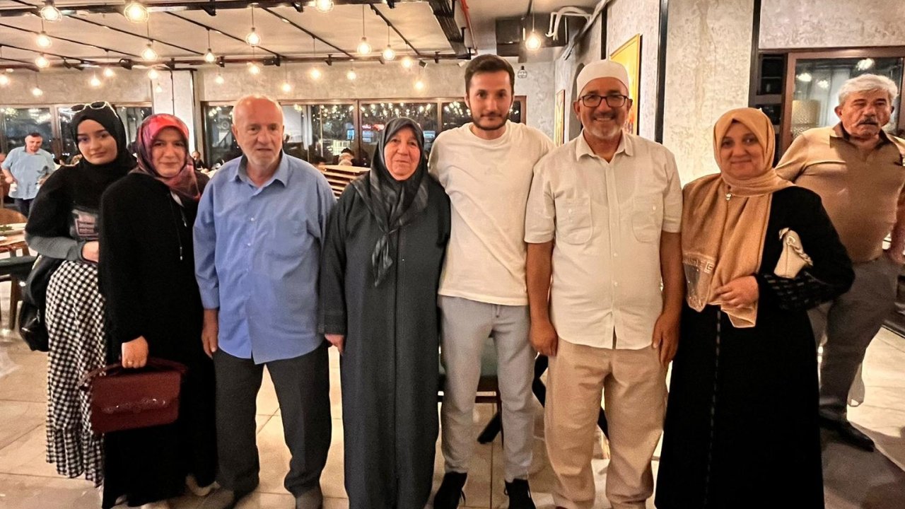 Ekmekçibaşı ailesi umreden döndü