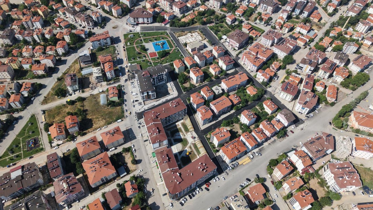 Konya'nın bu ilçesinde sıcak asfalt çalışmalarını sürdürüyor!