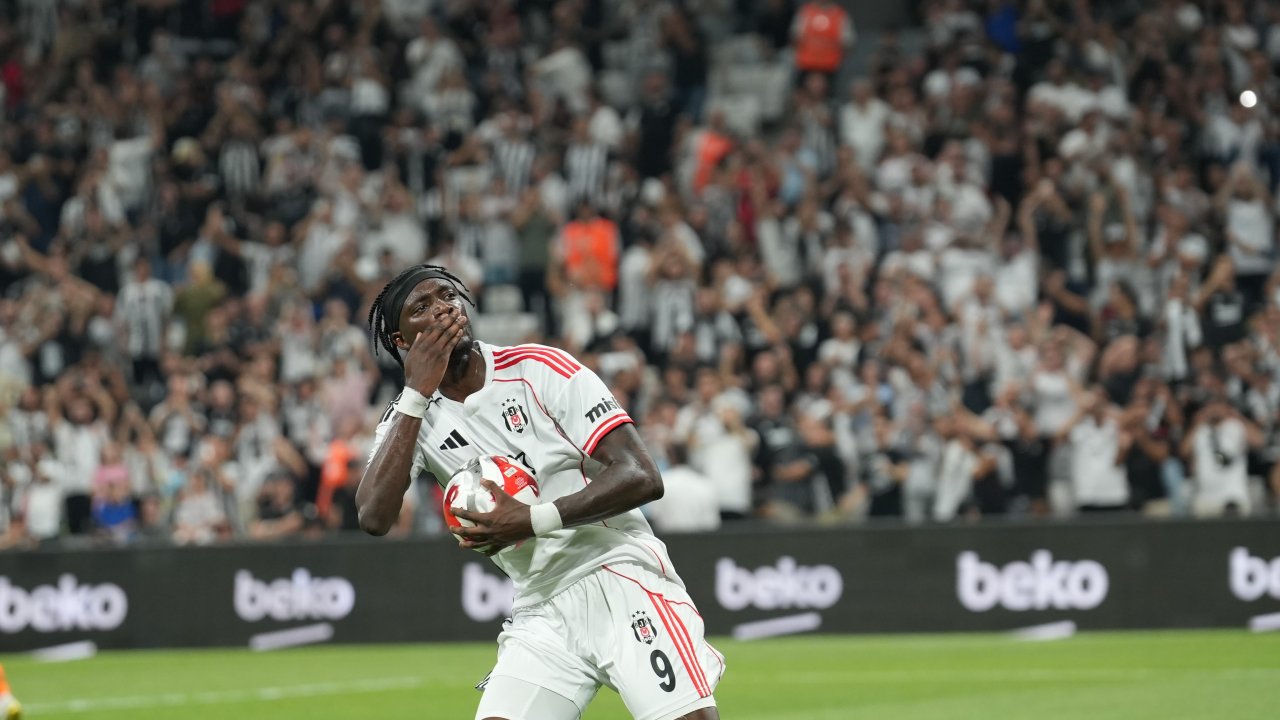 Beşiktaş'ın golcüsü Abraham ilk maçında gol sevinci yaşadı