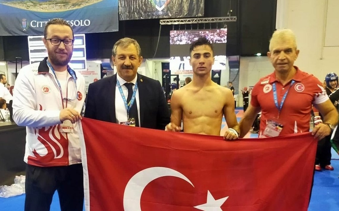 Konyalı Milli Sporcu Dünya Gençler Kick Boks Şampiyonası'nda Altın Madalya Aldı