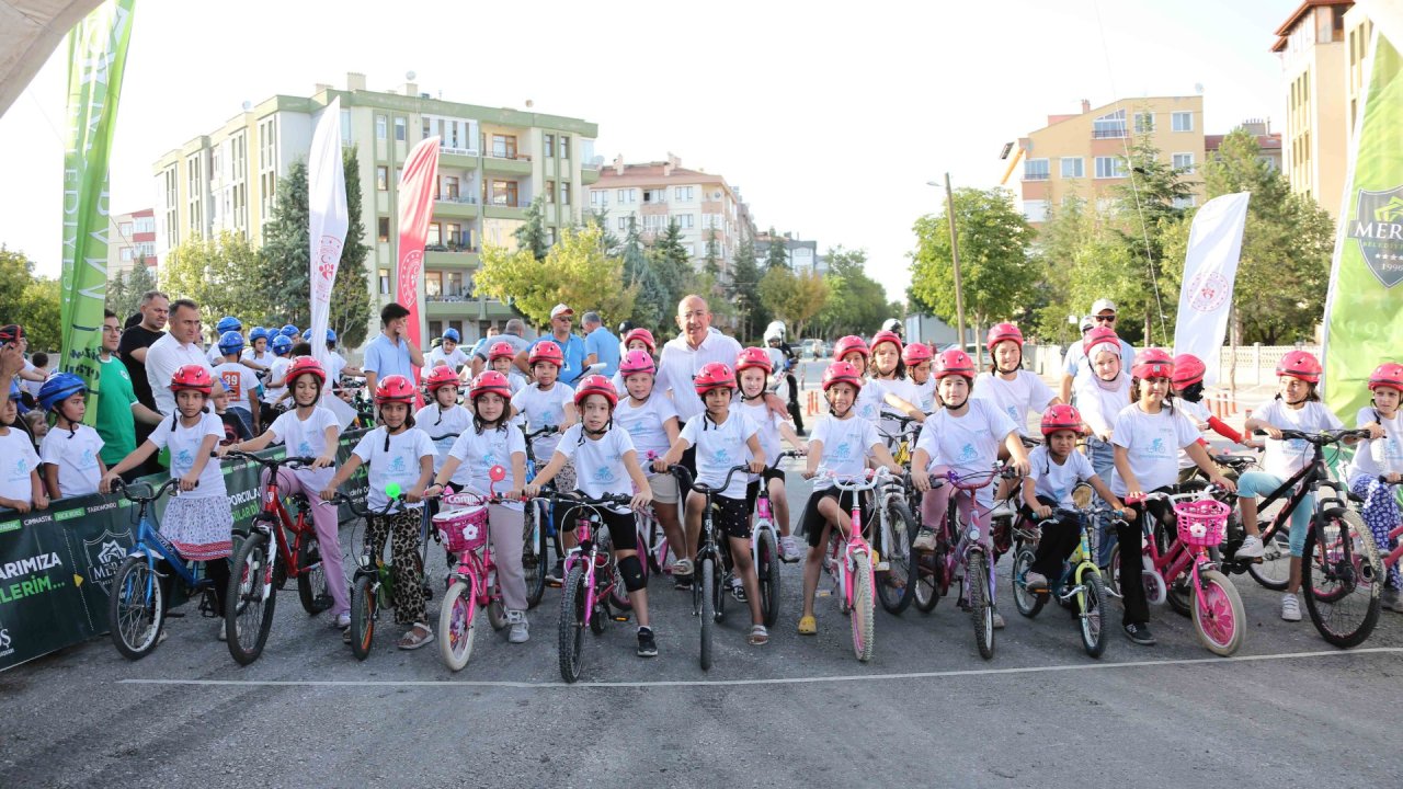 Meram'da bisiklet yarışları heyecanı sürüyor! Kovanağzı ve Melikşah’ta çocuklar yarıştı, mahalleli kaynaştı