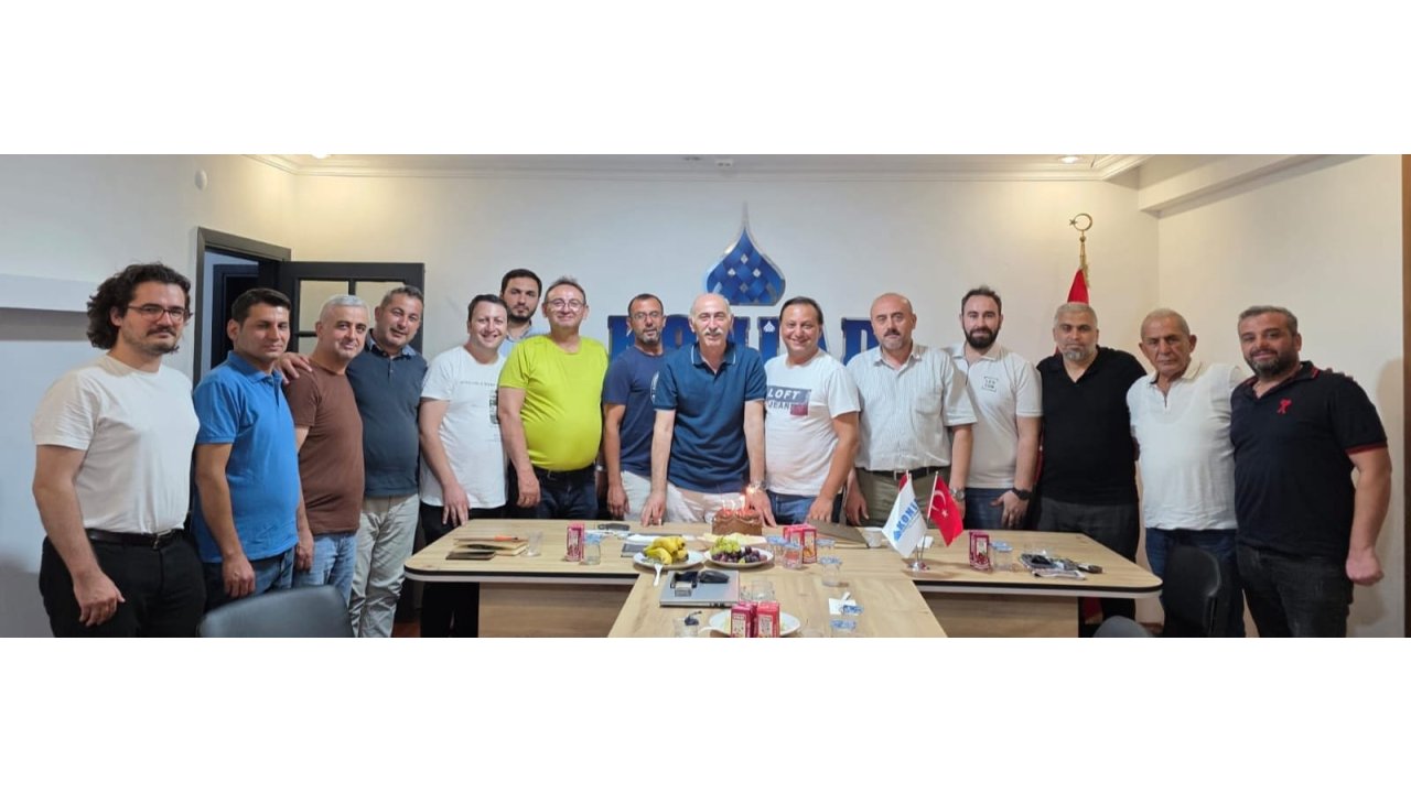 Başkana doğum günü sürprizi yaptılar