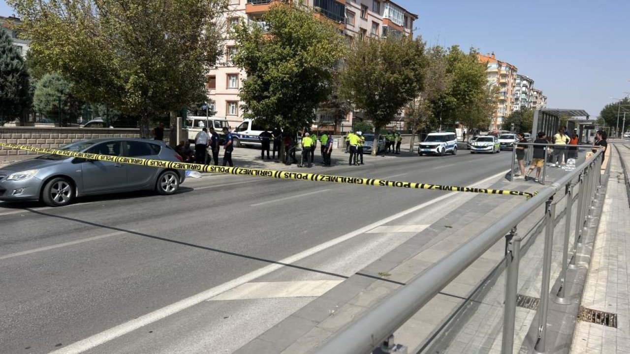 Konya Karatay'da motosikletlinin önce bisikletliye ardından ağaca çarptığı kazada 2 kişi hayatını kaybetti