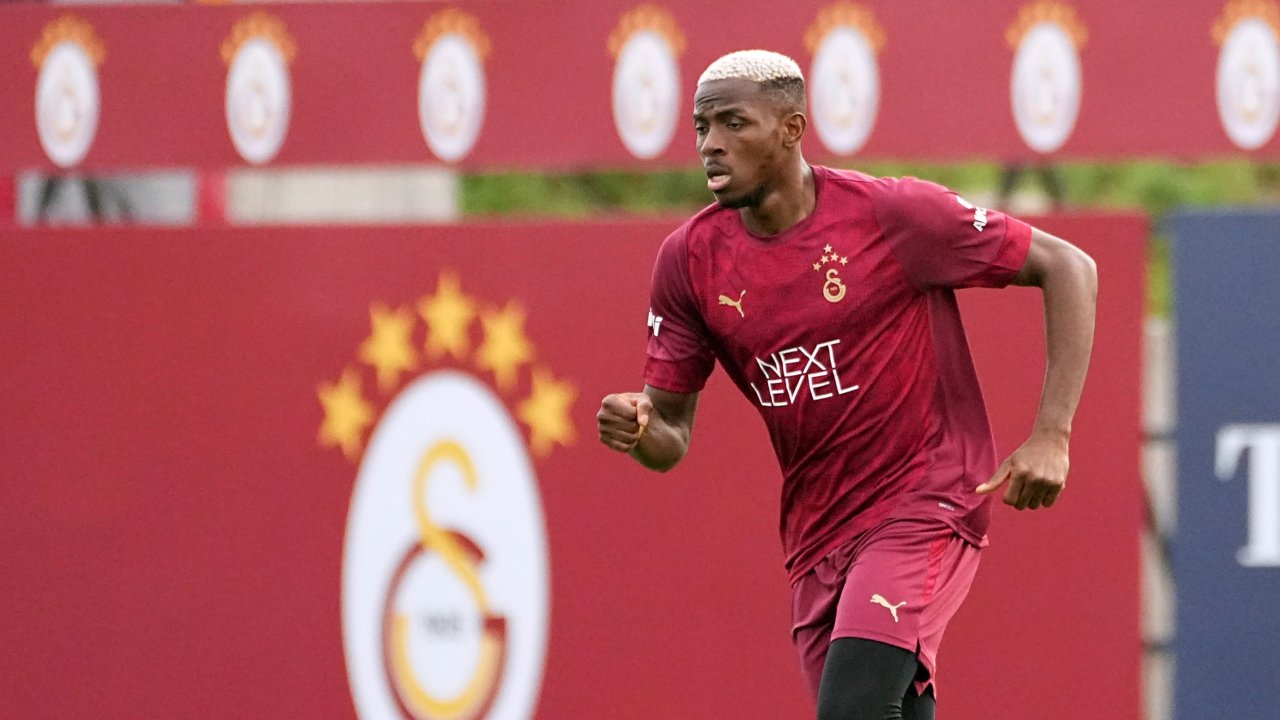 Osimhen Galatasaray'da ilk antrenmanına çıktı