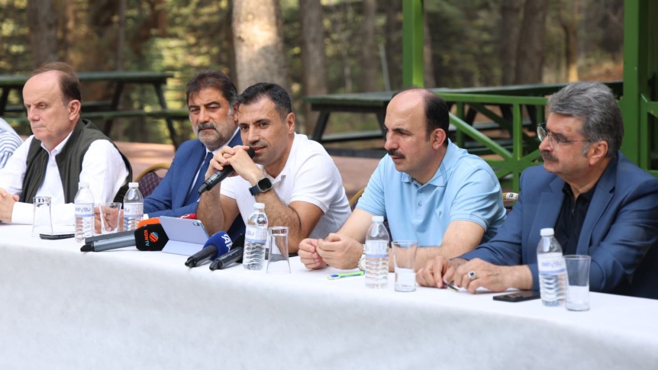 AK Parti sahaya iniyor