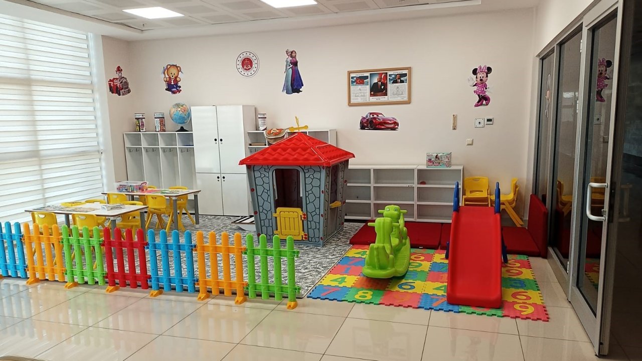 Beyşehir'de adliye koridorlarına oyun alanları