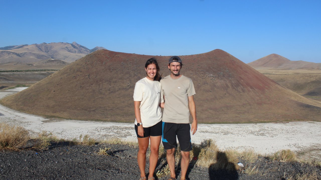 Dünya turuna çıkan İsviçreli çift Konya'daki Meke Gölü'nü ziyaret etti
