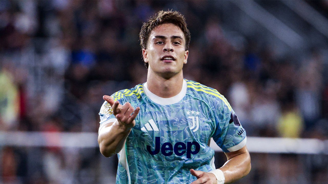 10 futbolcu aday gösterildi: Ballon d'Or Kopa Trophy adayları arasında Kenan Yıldız da var