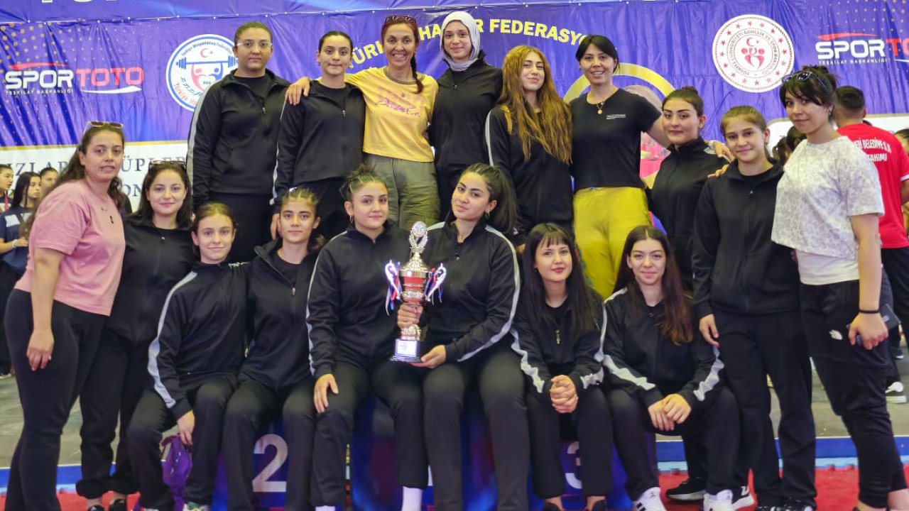 Kuyulusebil’in Yıldızları Türkiye halter arenasında parladı
