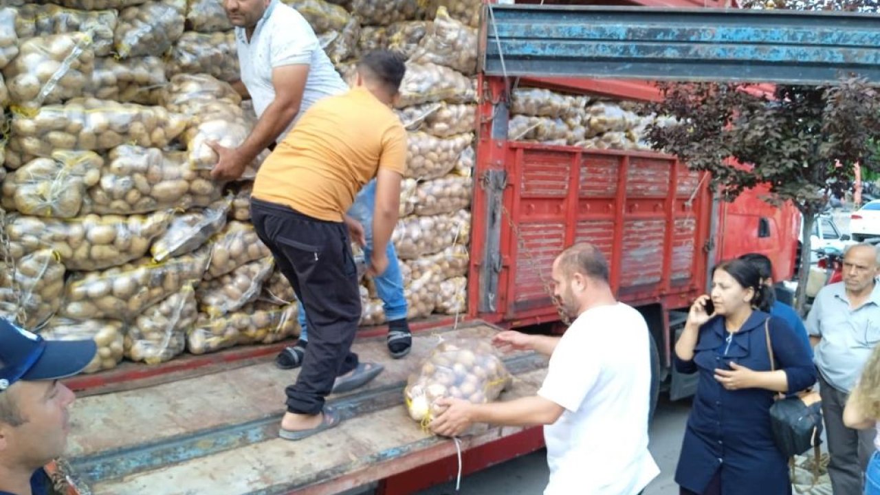 Vatandaşlar duyar duymaz sıraya girdi! 20 ton patatesi bedava dağıttı!