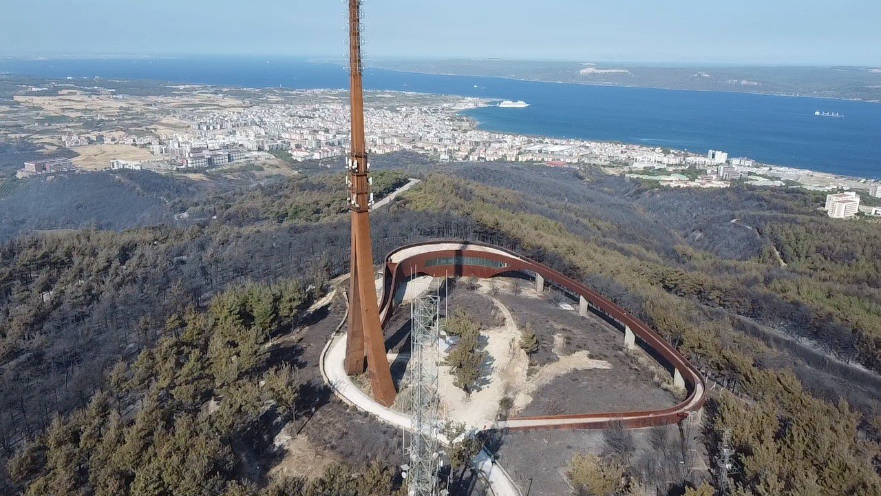 Çanakkale'de orman yangını: Acı manzara dron ile görüntülendi