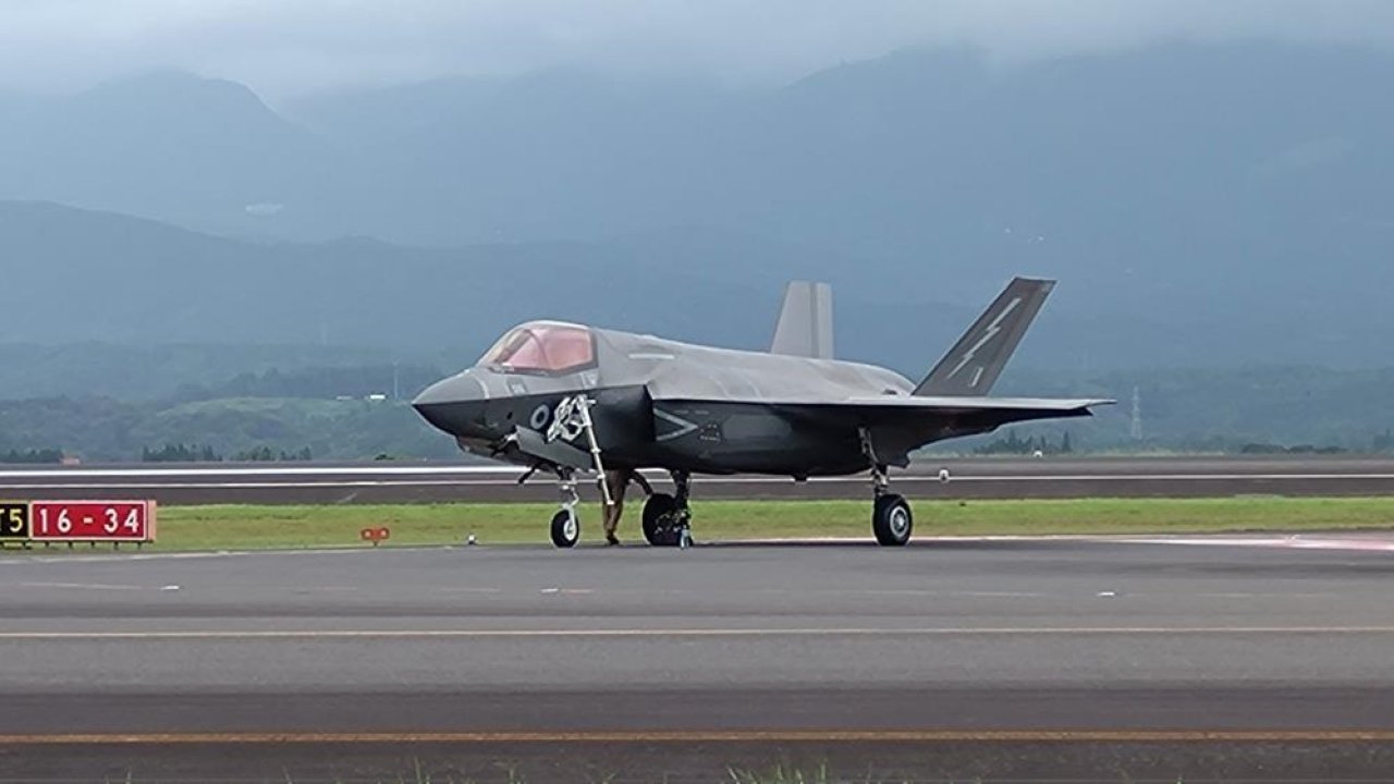 İngiltere'ye ait F-35B savaş uçağı Japonya'ya acil iniş yaptı!