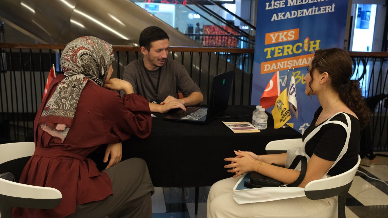 Konya Büyükşehir'in tercih danışmanlığı hizmetine 1430 öğrenci katıldı