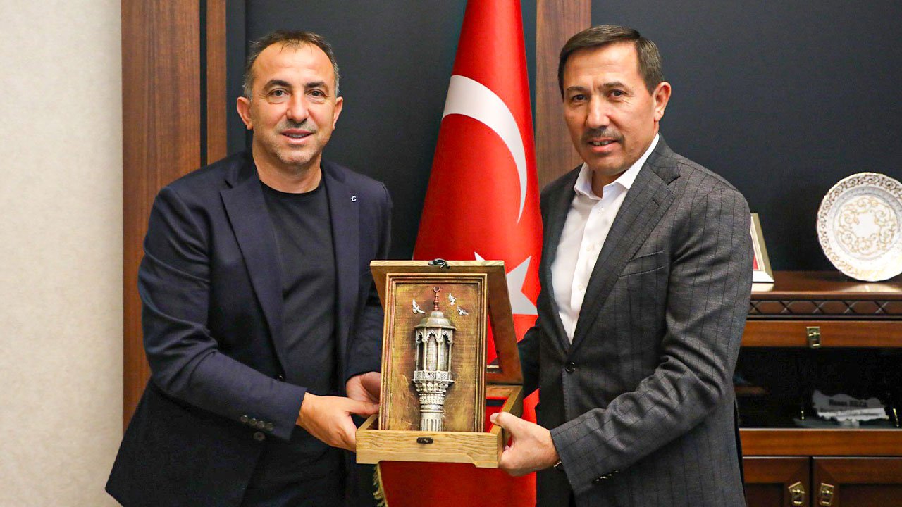Konyaspor Teknik Direktörü Recep Uçar Başkan Hasan Kılca ile görüştü