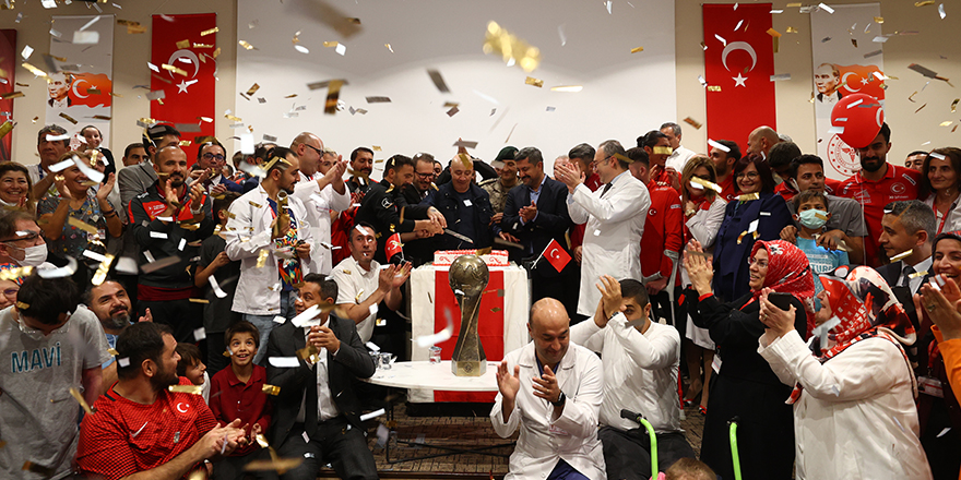 Ampute Futbol Milli Takımı'ndan Ankara Şehir Hastanesi'ndeki hastalara moral ziyareti