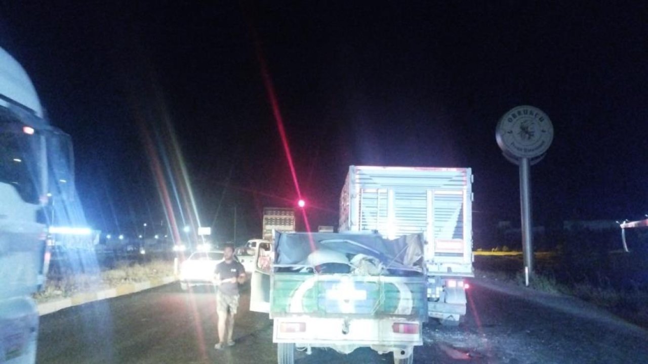 Konya'da kamyonet tıra arkadan çarptı.1 kişi ağır yaralandı