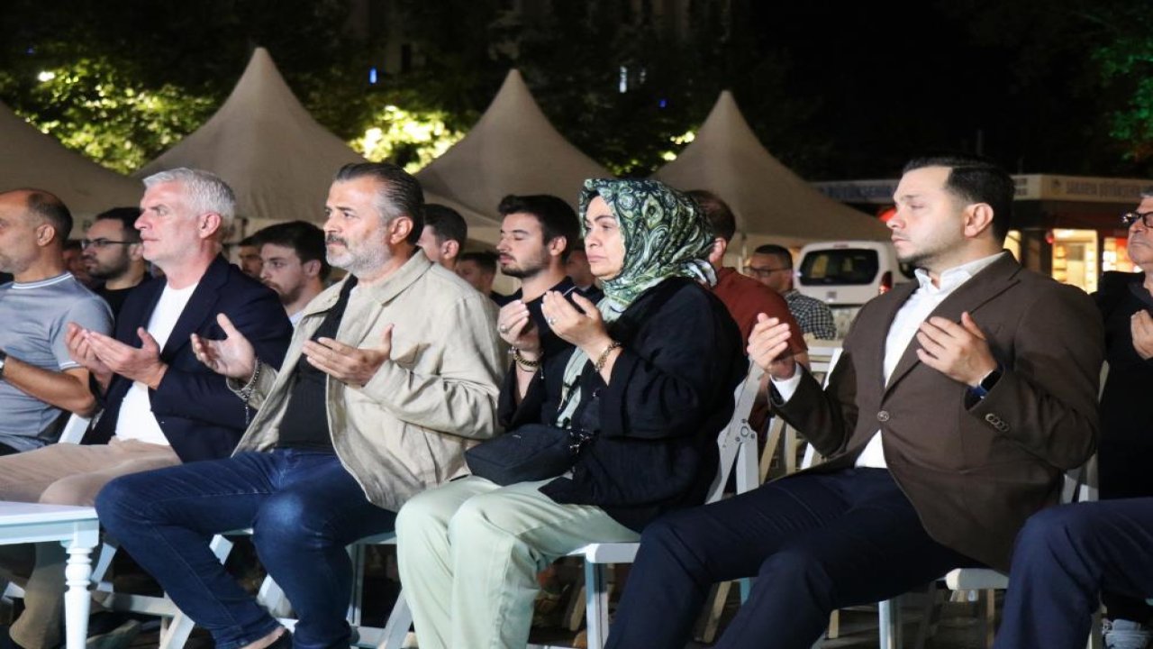 Deprem saati 03.02'de Sakarya'da eller semaya açıldı!