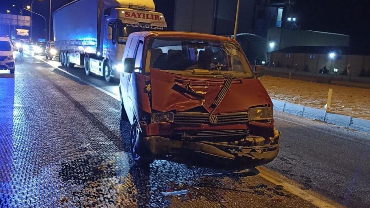 Konya'da kamyonet tıra çarptı.1 kişi yaralandı