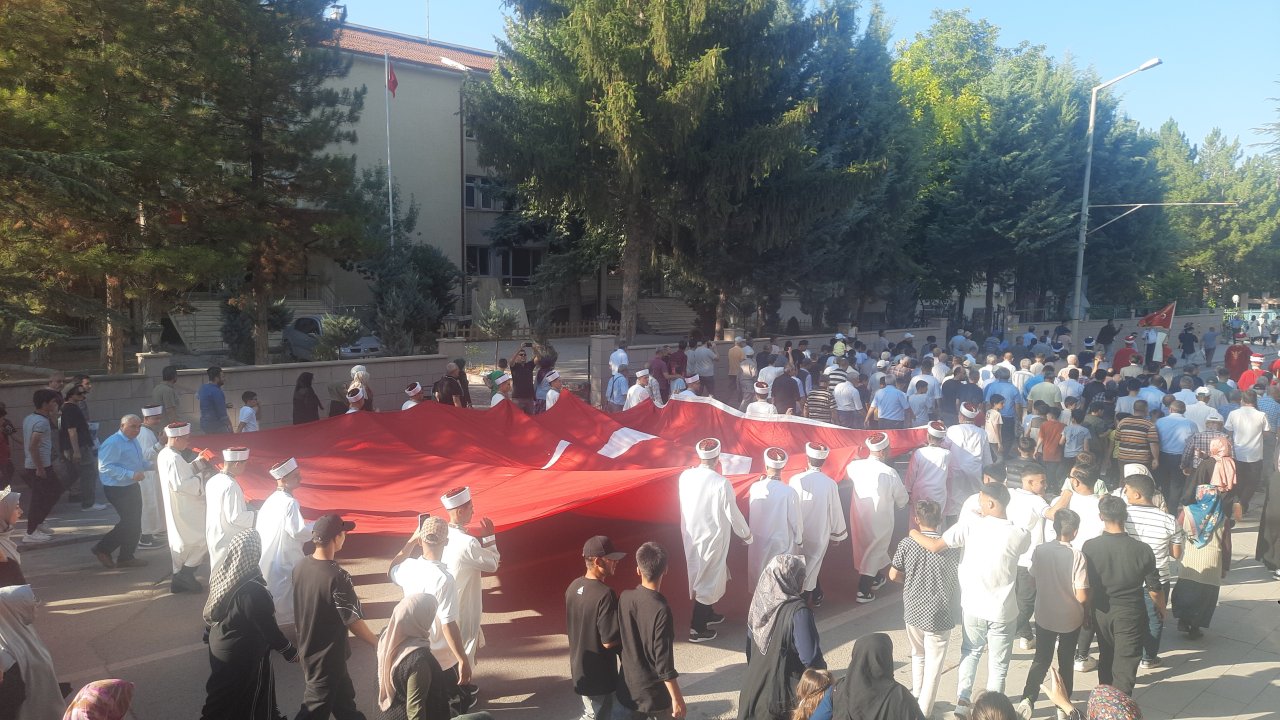 Konya Bozkır'da hafızlık eğitimi tamamlayan 41 öğrenciye icazet belgesi verildi