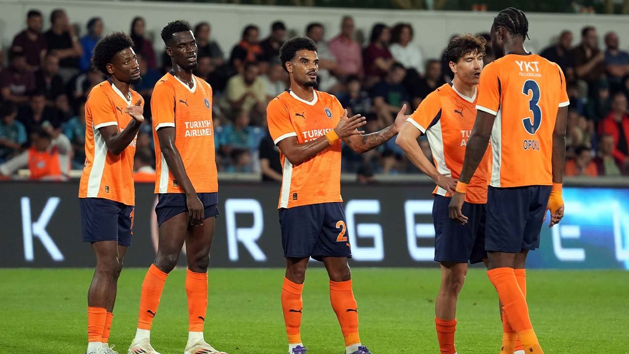 Başakşehir sahasında Universitatea Craiova'ya kaybetti