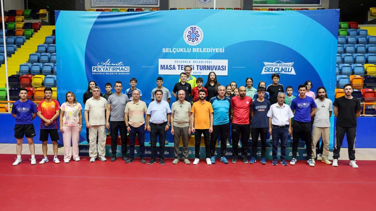 Selçuklu Belediyesi'nin 'Ödüllü Masa Tenisi Turnuvası'nda madalyalar sahiplerini buldu