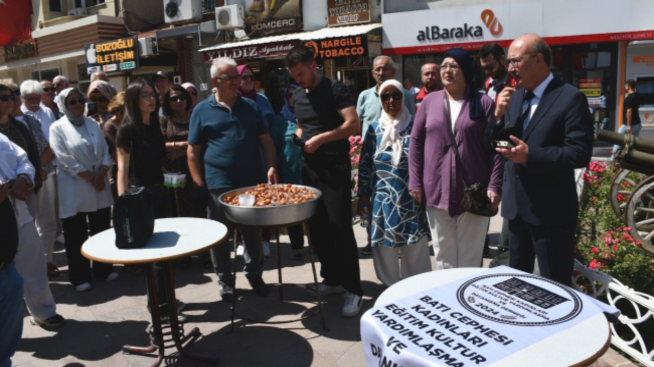 Batı Cephesi Kadınları Derneği'nden anlamlı etkinlik: Şehitler için lokma dağıtıldı ve dualar edildi