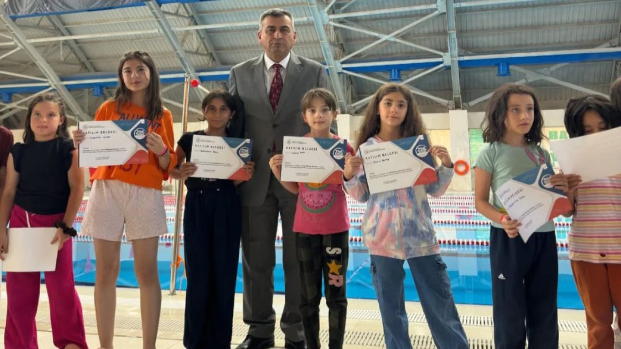Selçuklu’da yüzme seferberliği: Kız öğrenciler sertifikalarını aldı