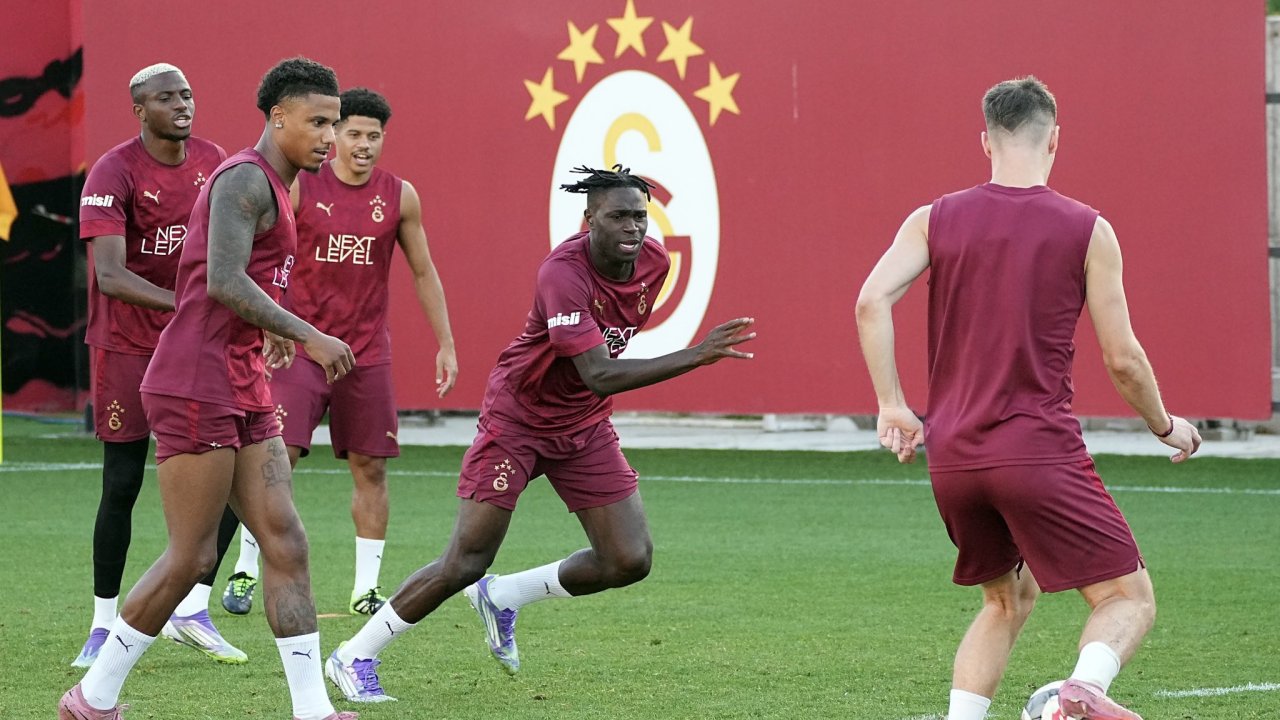Singo Galatasaray'daki ilk antrenmanına çıktı