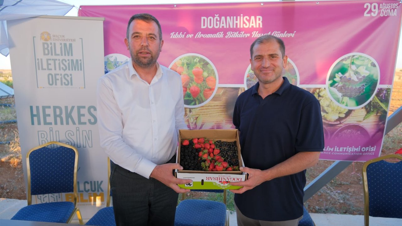 Selçuk Üniversitesi Bilim İletişimi Ofisi, Doğanhisar’da çiftçilerle bir araya geldi