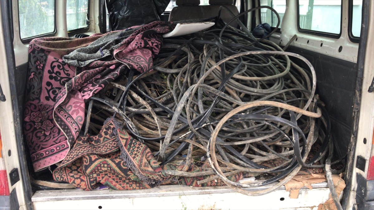 Kablo Hırsızı 2 Şüpheli, 18O Kilometre Kovalamaca Sonrası Yakalandı