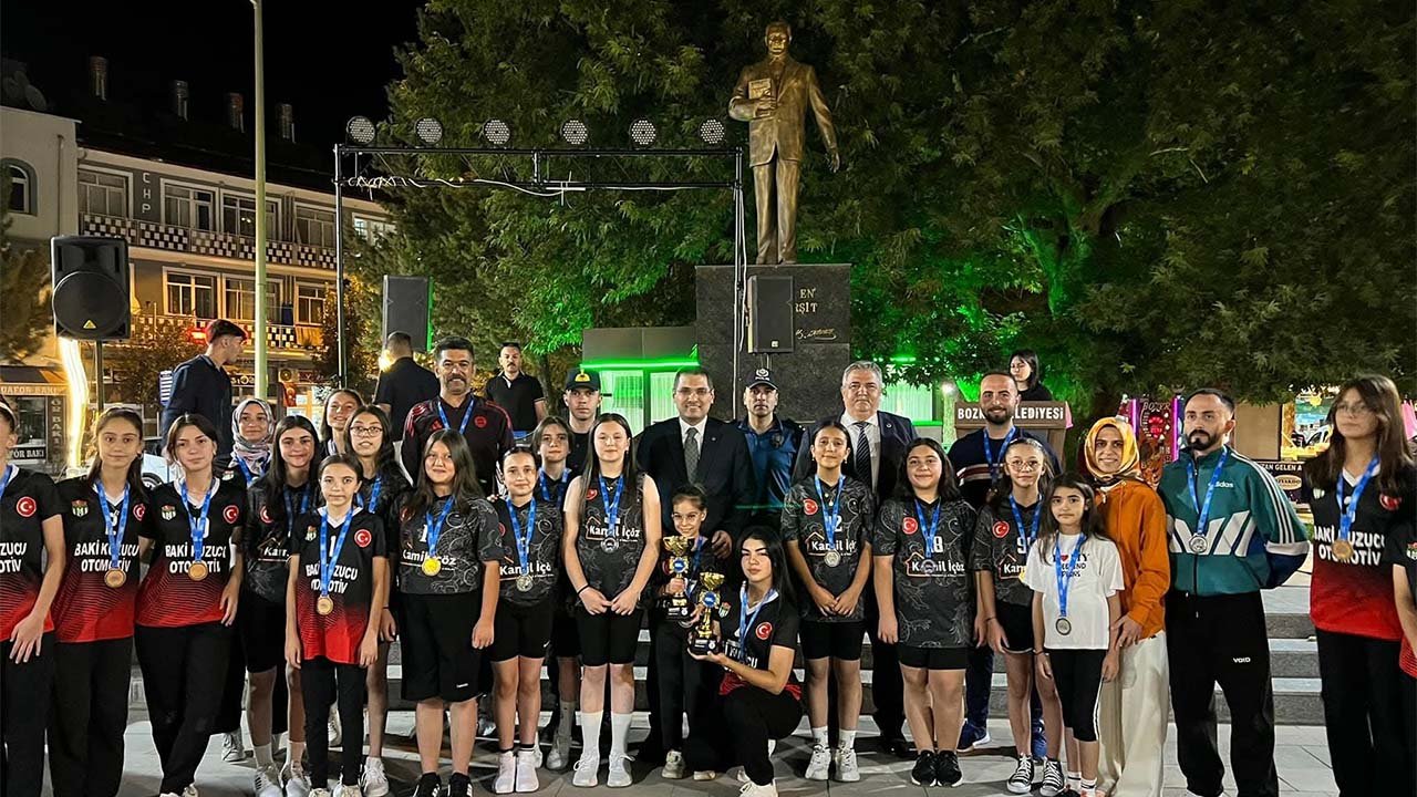 Bozkır’da genç sporcuların başarısı kutlandı